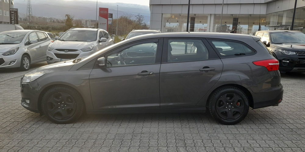 Ford Focus Station Wagon usata a Cosenza (8)