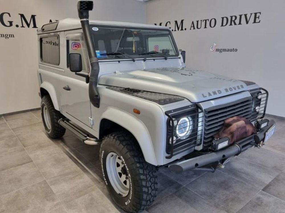 Land Rover Defender usata a Como (17)