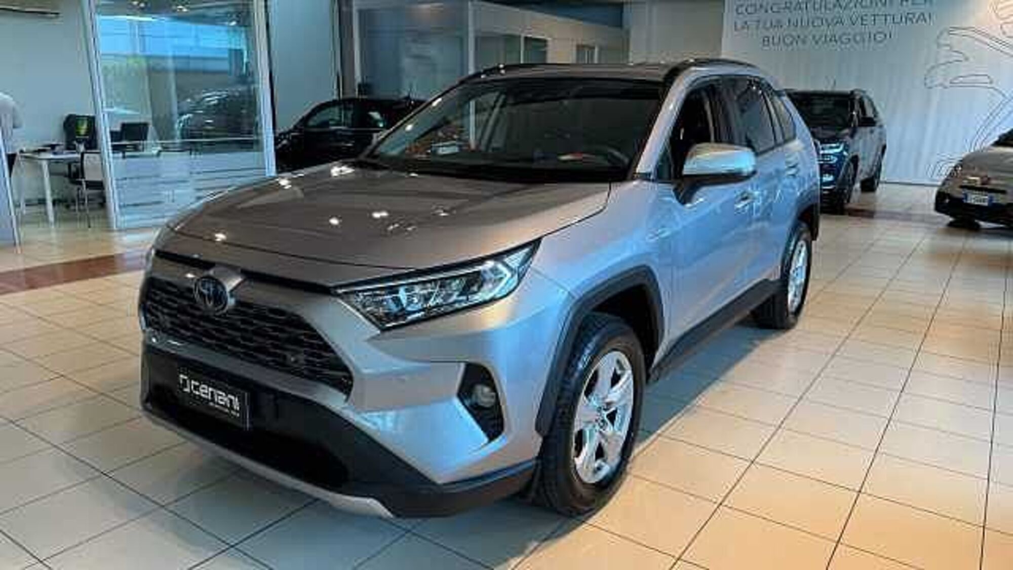 Toyota Rav4 HV (218CV) E-CVT 2WD Active  del 2021 usata a Legnano