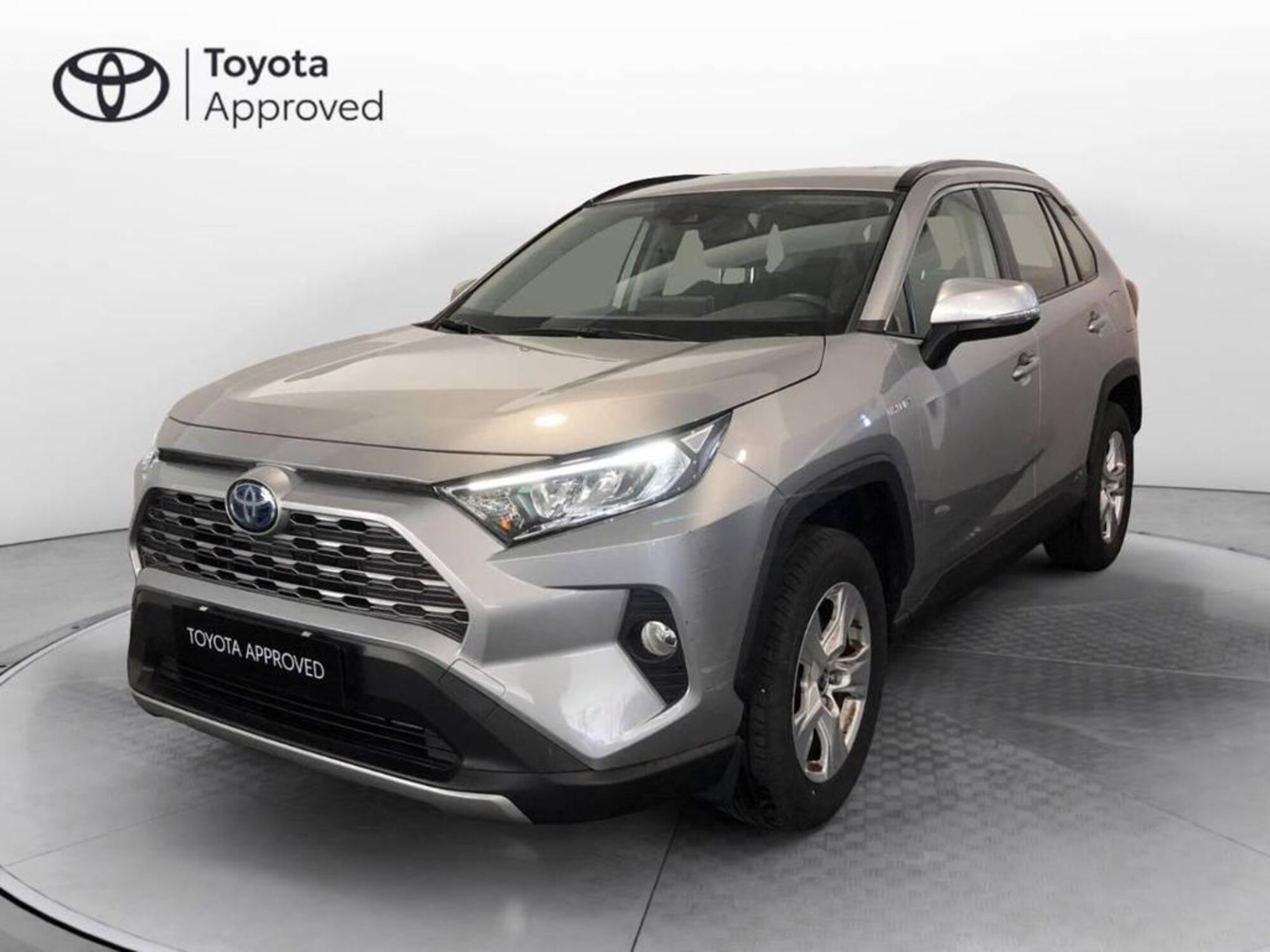 Toyota Rav4 vvt-ie h Active 2wd 218cv e-cvt del 2020 usata a Torino