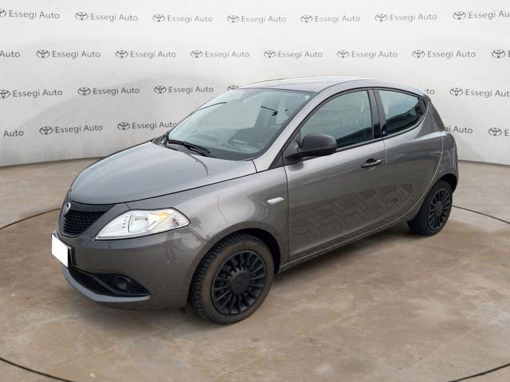 Lancia Ypsilon usata a Vercelli