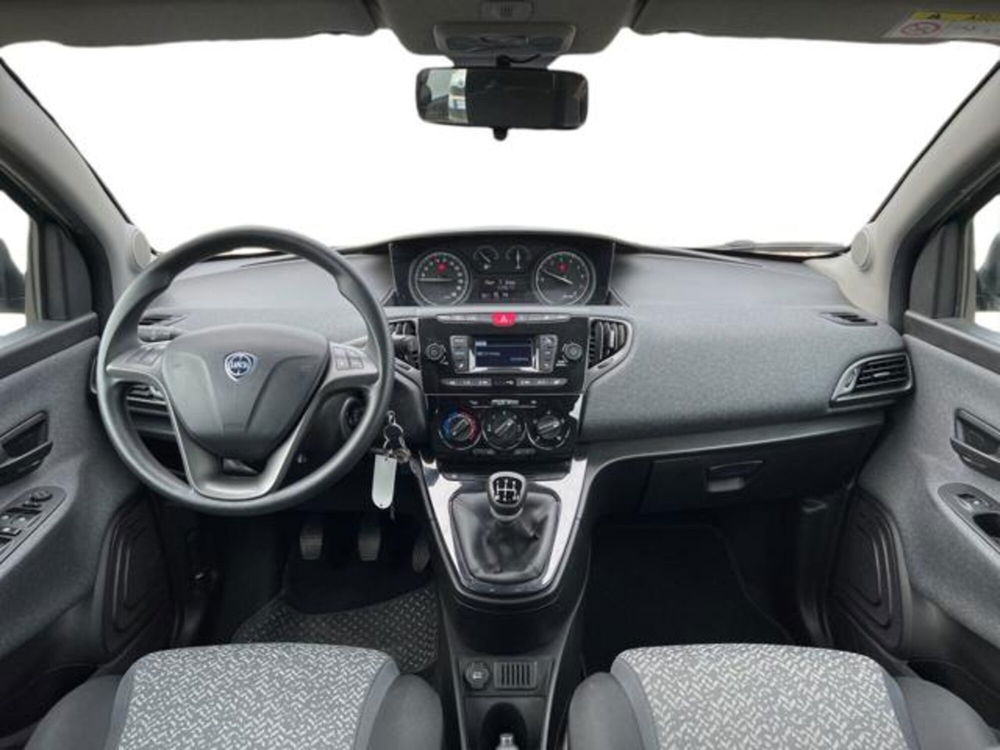 Lancia Ypsilon usata a Vercelli (12)