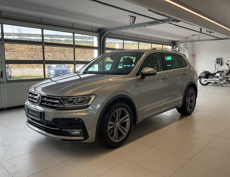 Volkswagen Tiguan 2.0 tdi R-Line 150cv dsg del 2020 usata a Salerno