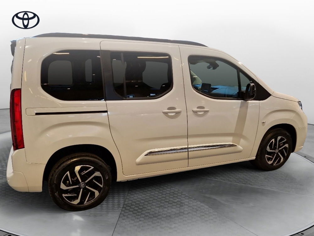 Toyota Proace City Verso nuova a Cremona (4)