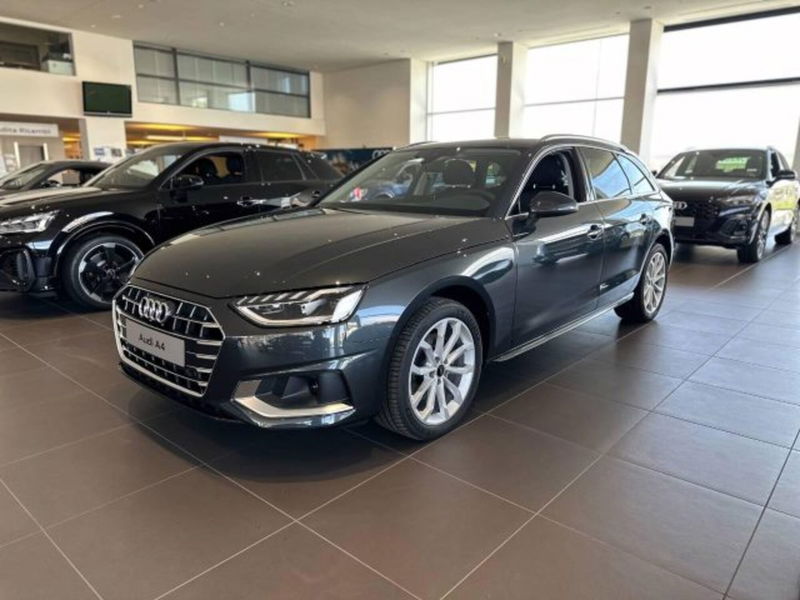 Audi A4 Avant 30 2.0 tdi mhev Business Advanced 136cv s-tronic del 2024 usata a Conegliano