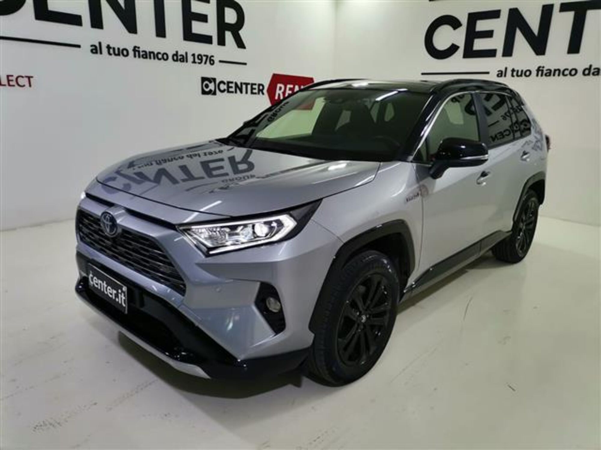 Toyota Rav4 vvt-ie h Style awd-i 222cv e-cvt del 2019 usata a Salerno