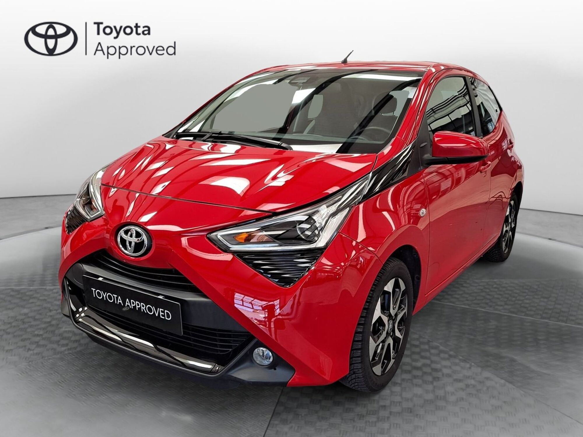 Toyota Aygo Connect 1.0 VVT-i 72 CV 5 porte x-play del 2020 usata a Genzano di Roma