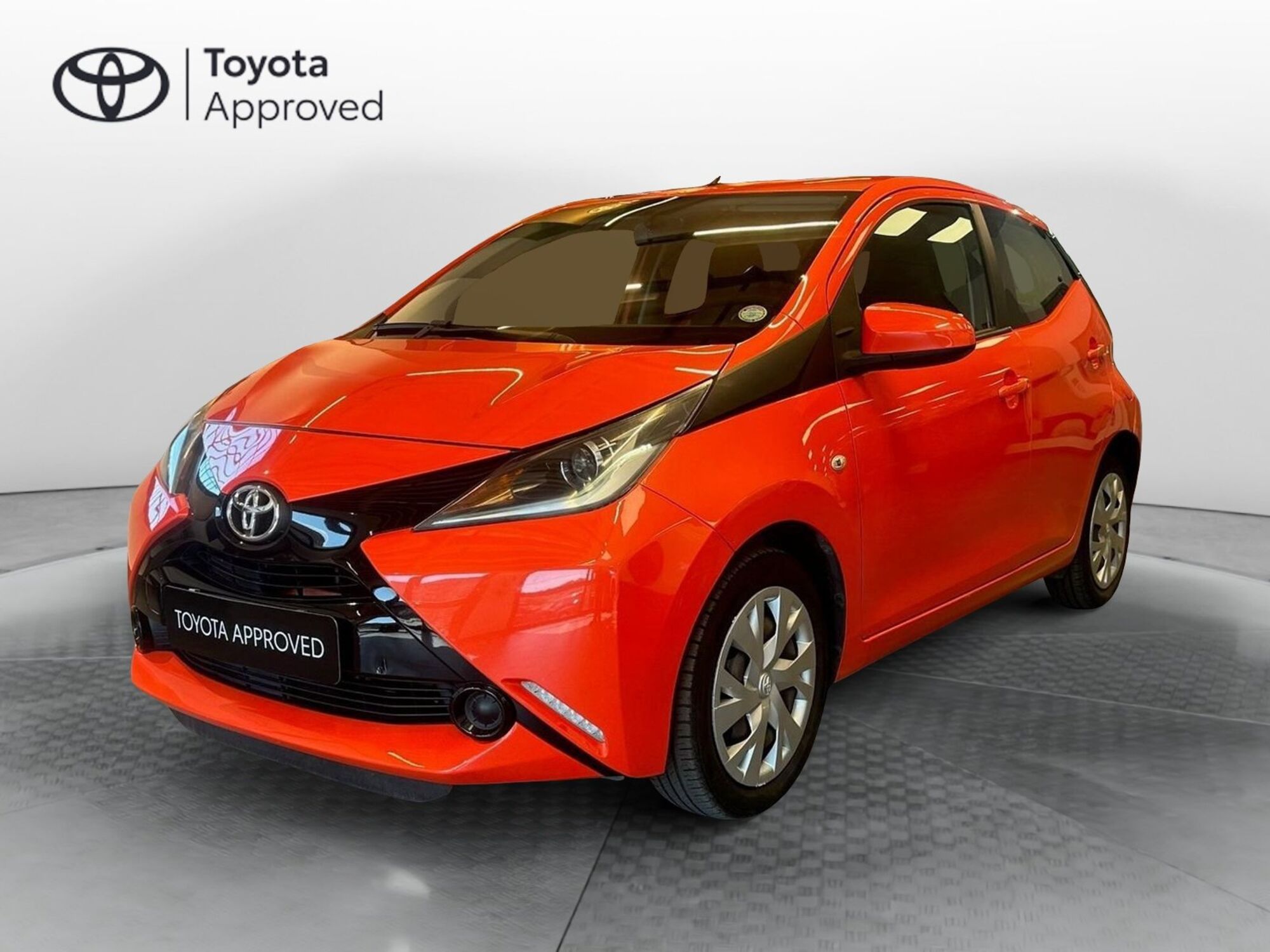 Toyota Aygo 1.0 VVT-i 69 CV 5 porte x-play TSS del 2015 usata a Catanzaro