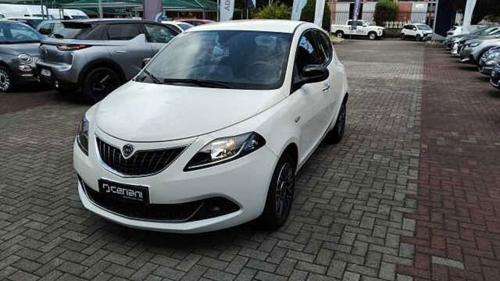 Lancia Ypsilon usata a Milano (13)