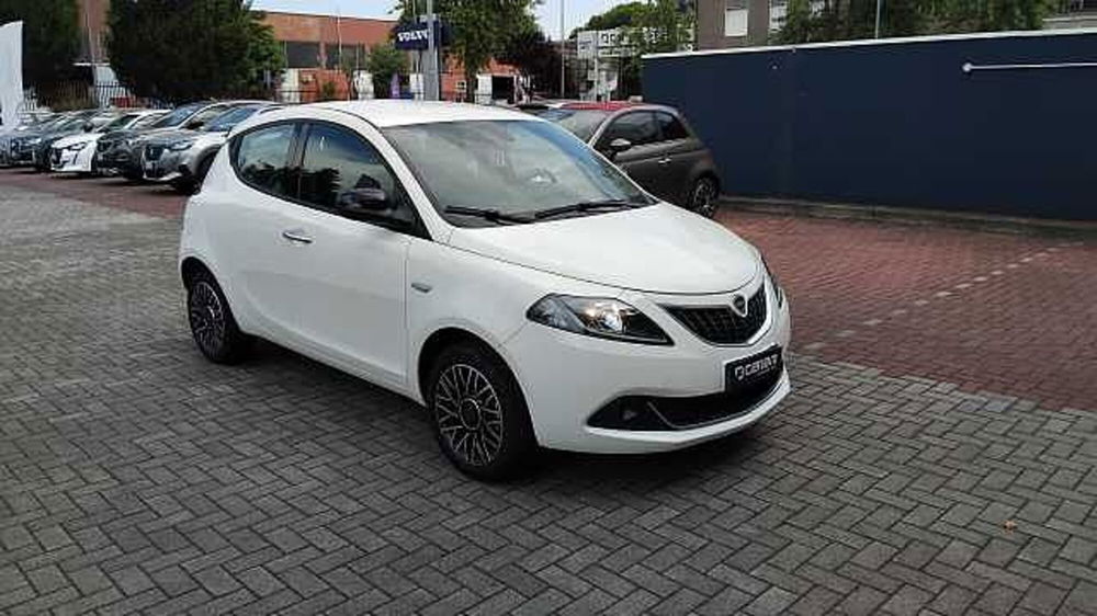 Lancia Ypsilon usata a Milano (4)