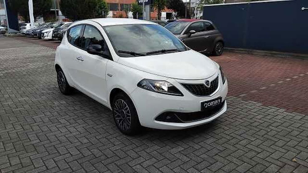 Lancia Ypsilon usata a Milano (6)