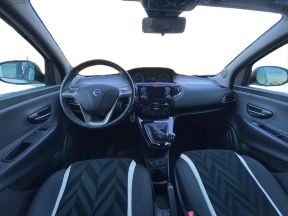 Lancia Ypsilon usata a Vercelli (8)