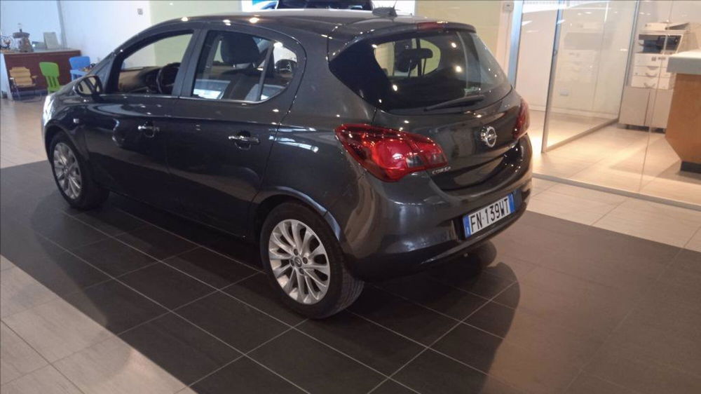 Opel Corsa usata a Milano (4)