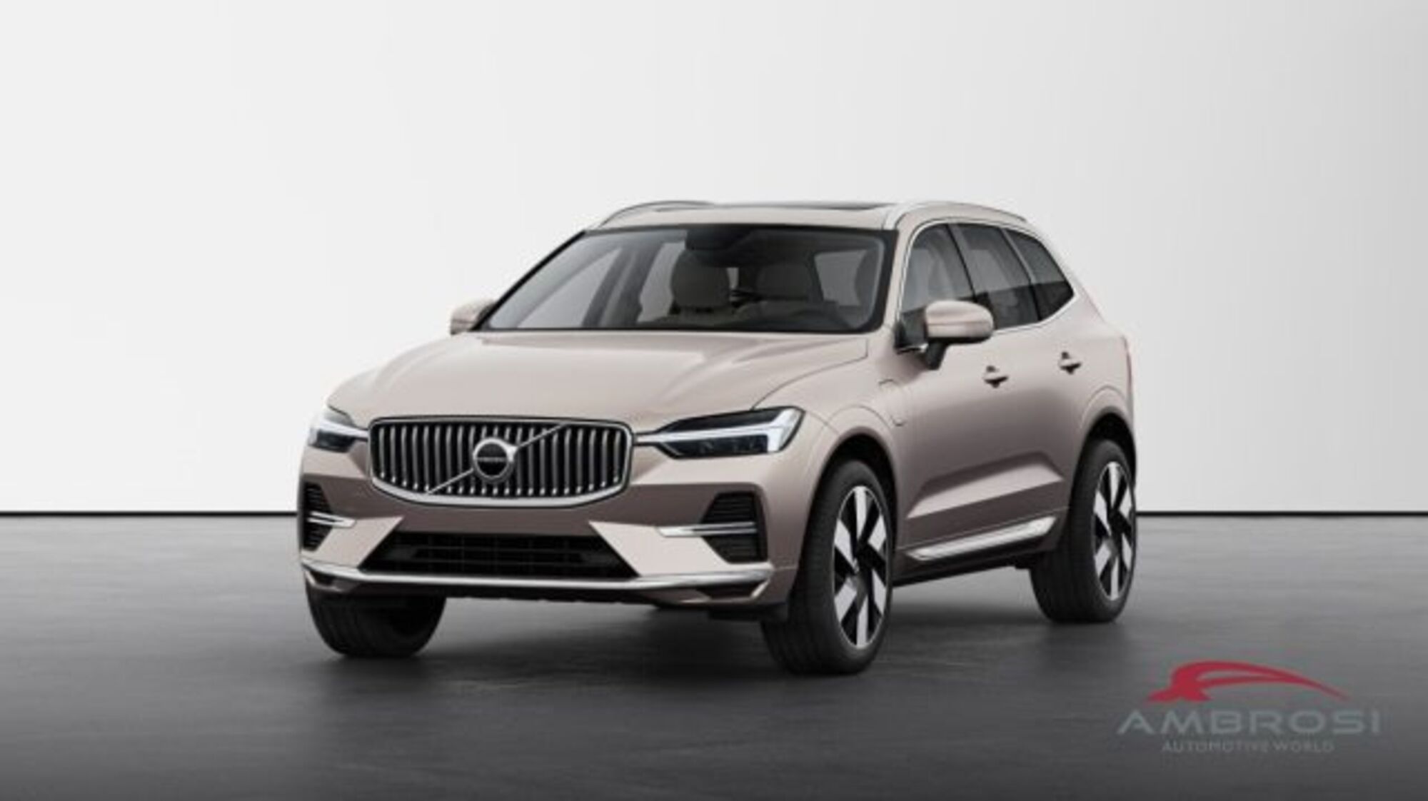 Volvo XC60 T6 Recharge AWD Plug-in Hybrid automatico Plus Bright nuova a Corciano