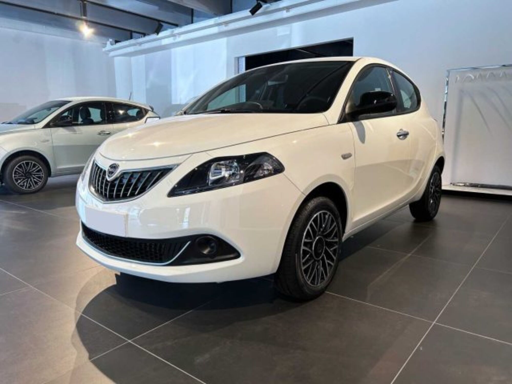 Lancia Ypsilon 1.0 FireFly 5 porte S&amp;S Hybrid Ecochic Silver  nuova a Caspoggio