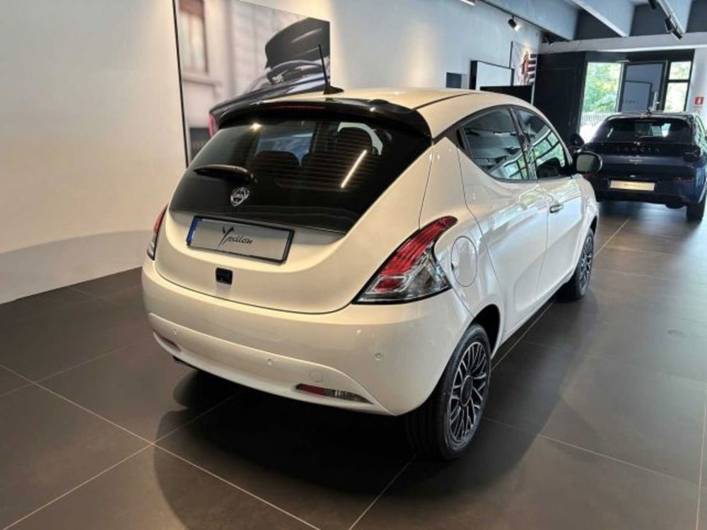 Lancia Ypsilon nuova a Sondrio (5)