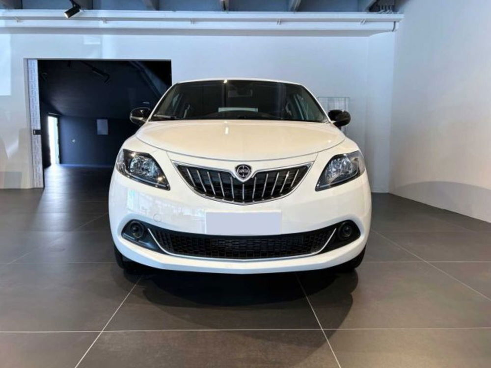 Lancia Ypsilon nuova a Sondrio (8)