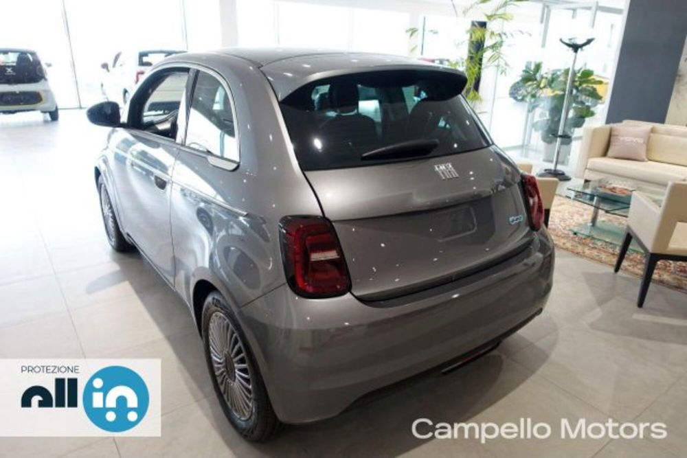 Fiat 500e nuova a Venezia (3)