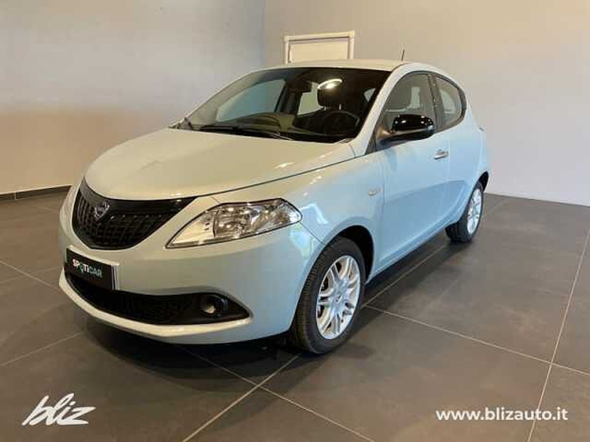 Lancia Ypsilon 1.0 FireFly 5 porte S&amp;S Hybrid Silver Plus del 2023 usata a Bordano