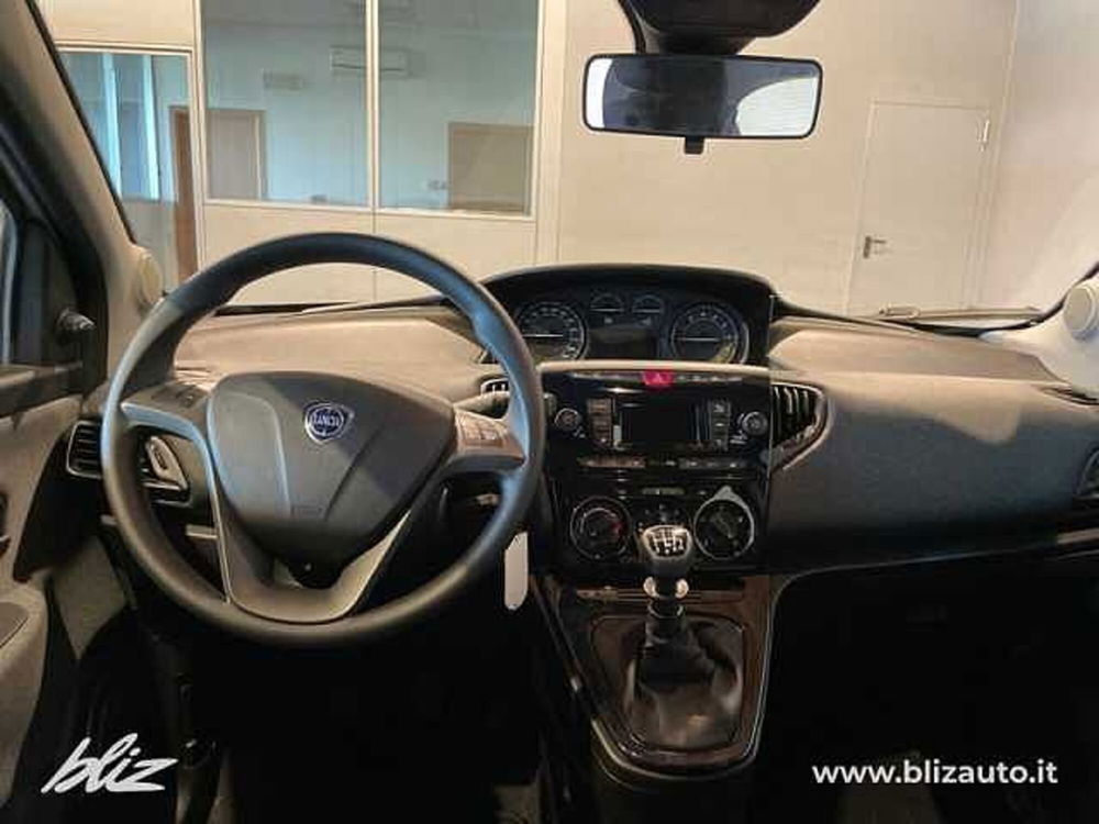 Lancia Ypsilon usata a Udine (11)