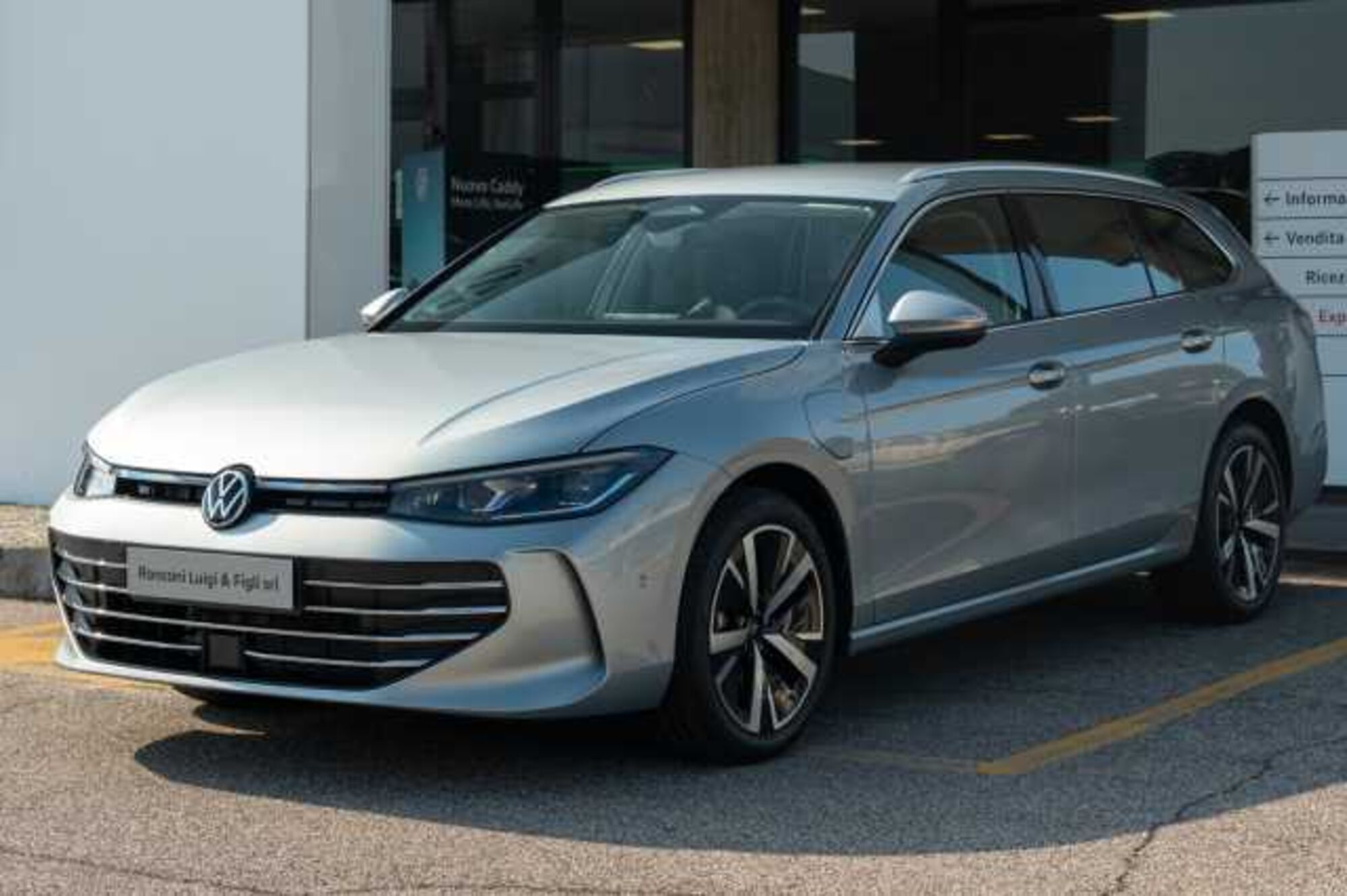 Volkswagen Passat 1.5 tsi ehybrid Business 204cv dsg nuova a Rovigo