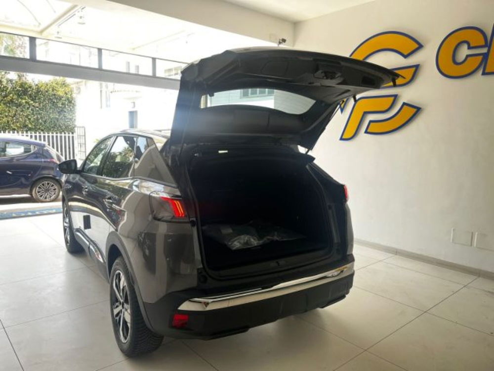 Peugeot 3008 nuova a Napoli (9)