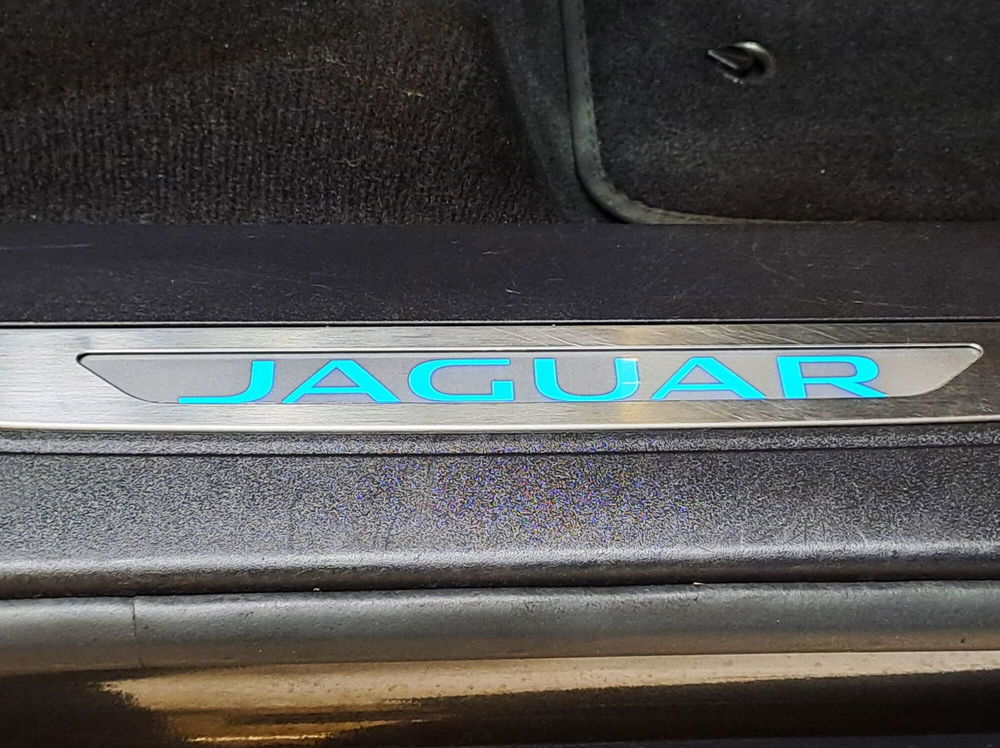 Jaguar F-Pace usata a Pavia (13)