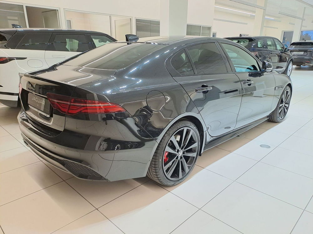 Jaguar XE nuova a Pavia (6)