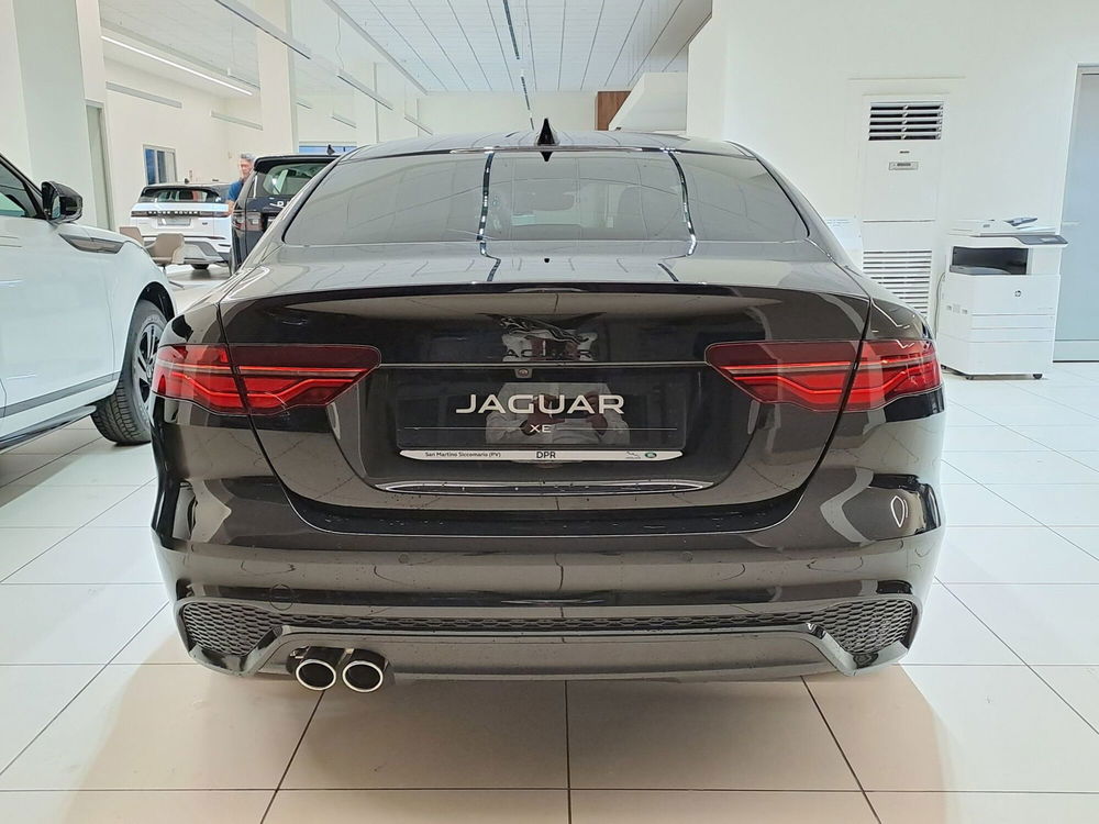 Jaguar XE nuova a Pavia (7)