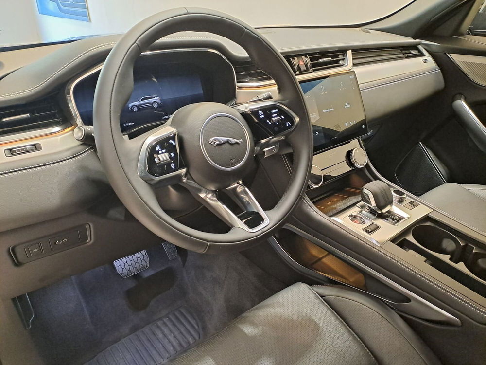 Jaguar F-Pace nuova a Pavia (11)