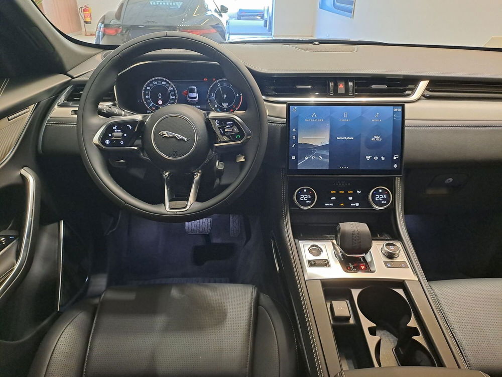 Jaguar F-Pace nuova a Pavia (4)