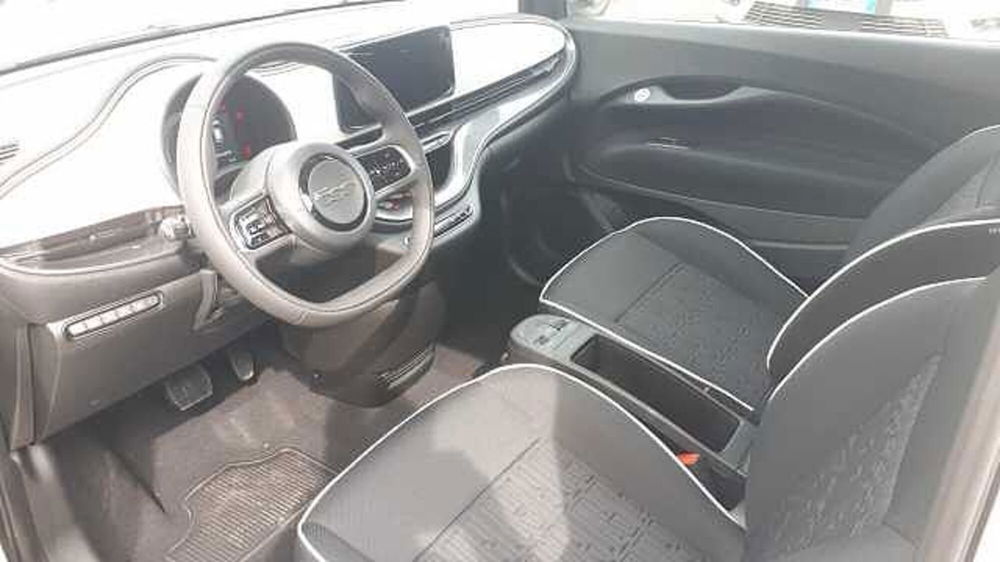 Fiat 500e nuova a Milano (10)