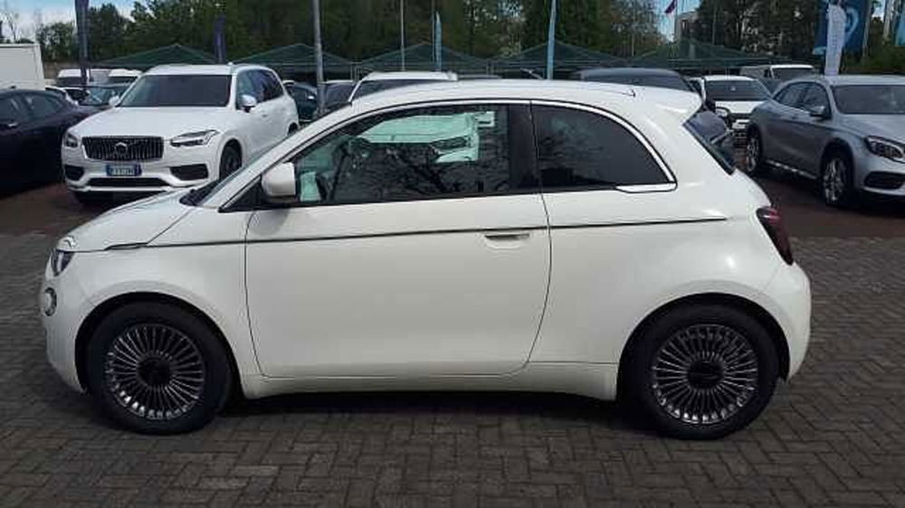 Fiat 500e nuova a Milano (2)