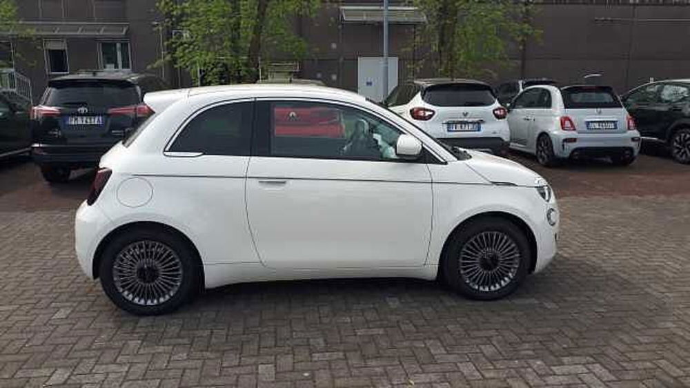 Fiat 500e nuova a Milano (6)