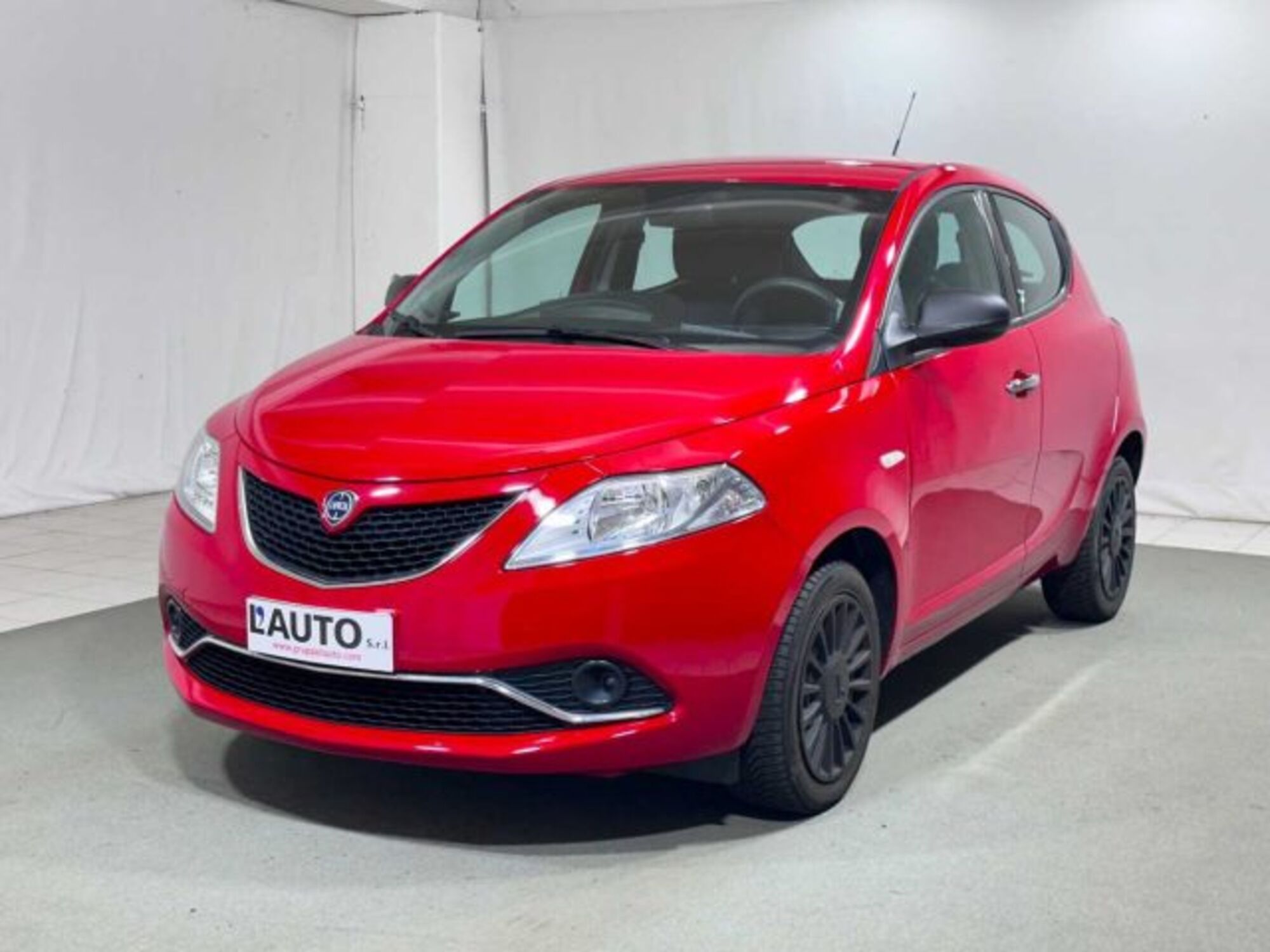 Lancia Ypsilon 1.2 69 CV 5 porte Silver  del 2018 usata a Caspoggio