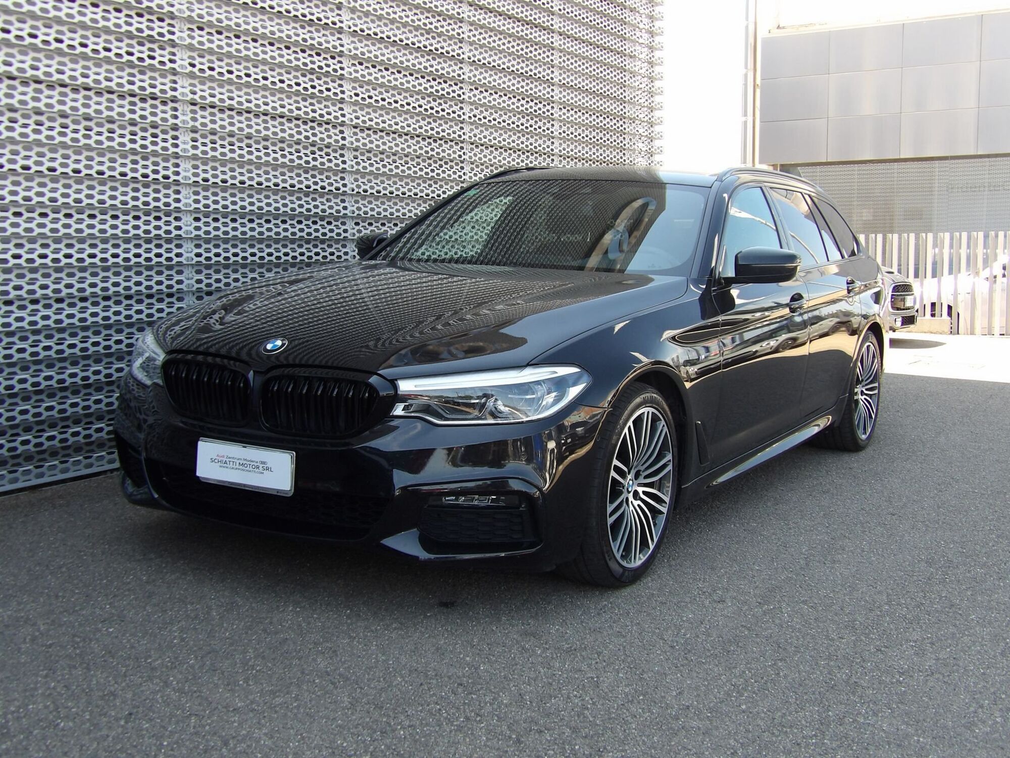 BMW Serie 5 Touring 520d 48V xDrive  Msport  del 2020 usata a Modena