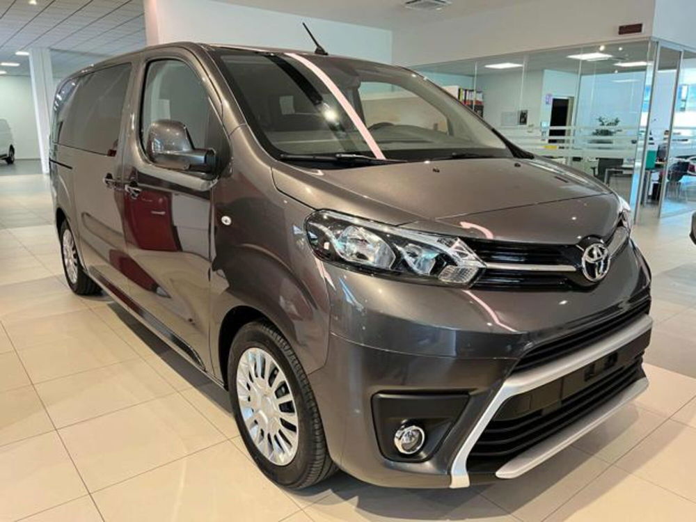 Toyota Proace Verso nuova a Cuneo (3)