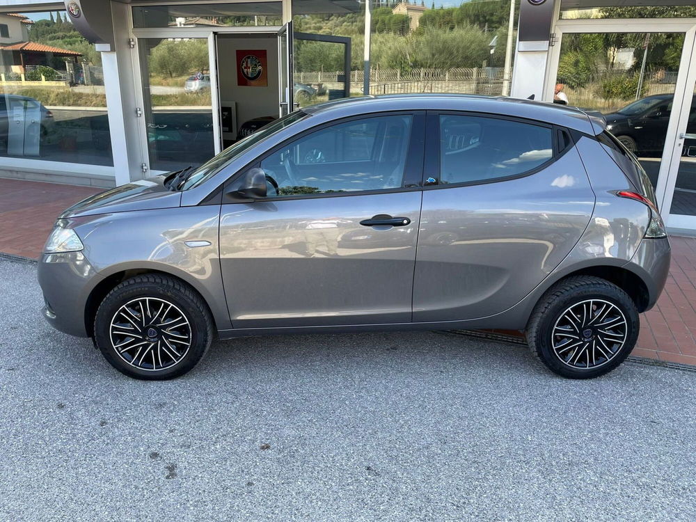 Lancia Ypsilon usata a Arezzo (13)