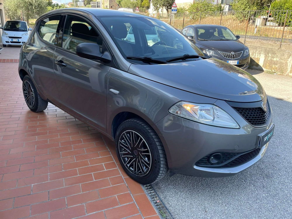 Lancia Ypsilon usata a Arezzo (7)