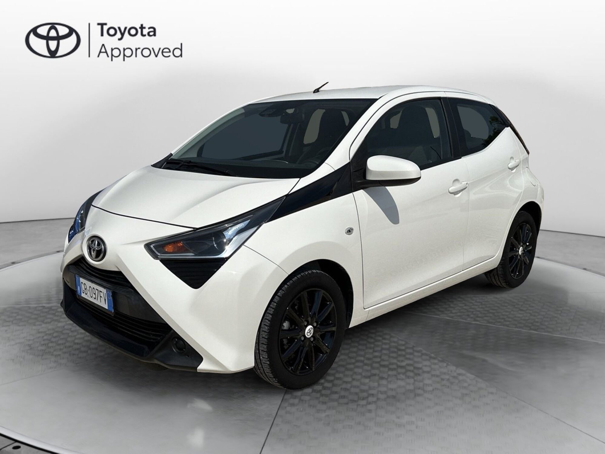 Toyota Aygo Connect 1.0 VVT-i 72 CV 5 porte x-play del 2020 usata a Ragusa