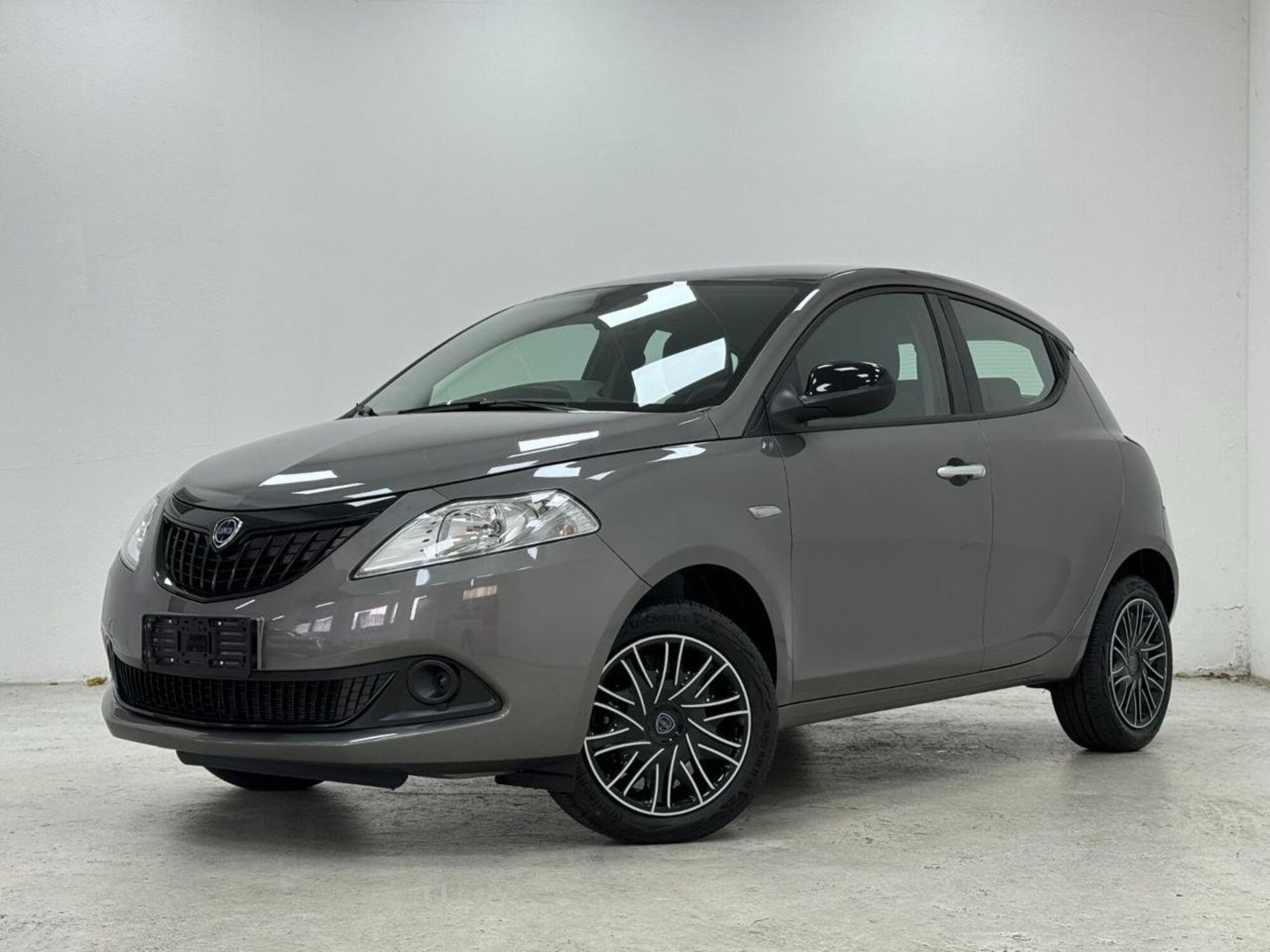 Lancia Ypsilon 1.0 FireFly 5 porte S&amp;S Hybrid Ecochic Silver  nuova a Lurate Caccivio