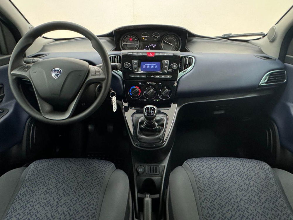 Lancia Ypsilon nuova a Como (4)