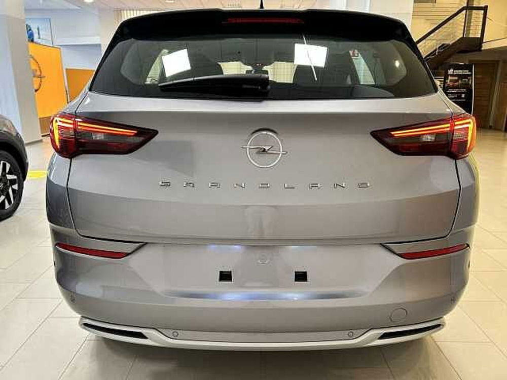 Opel Grandland X nuova a Siena (7)