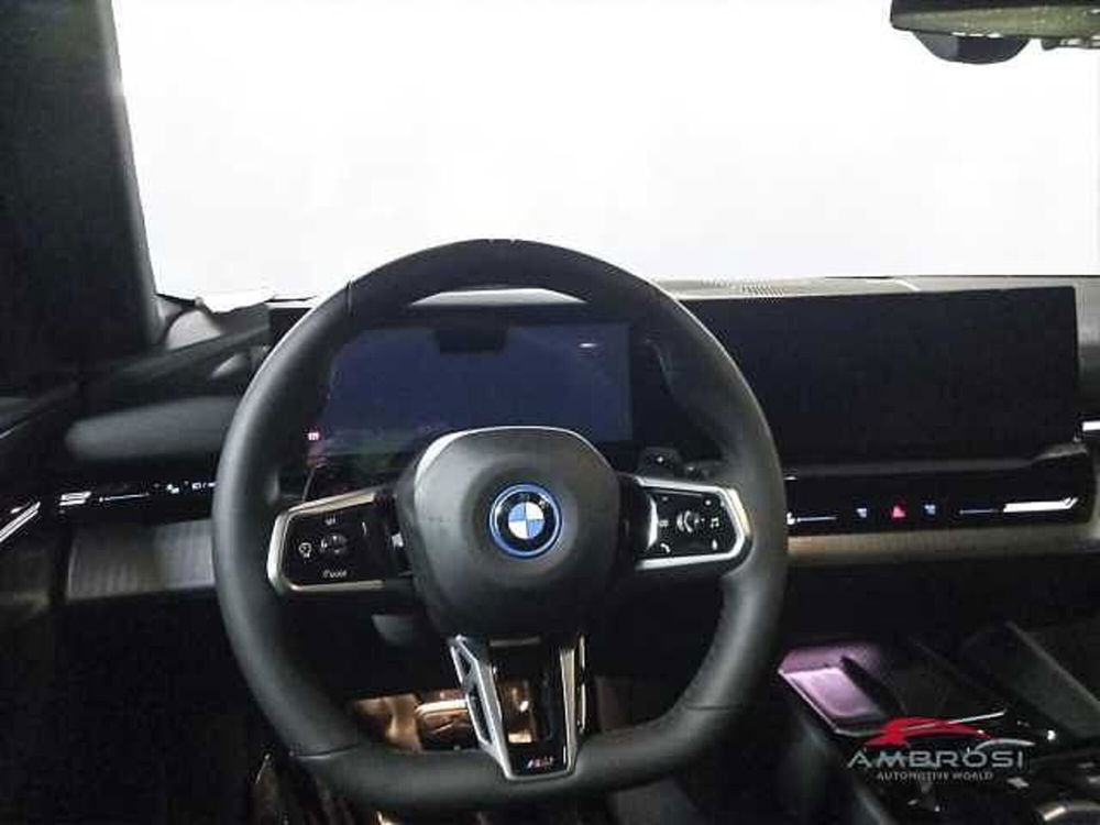 BMW Serie 5 Touring nuova a Viterbo (12)