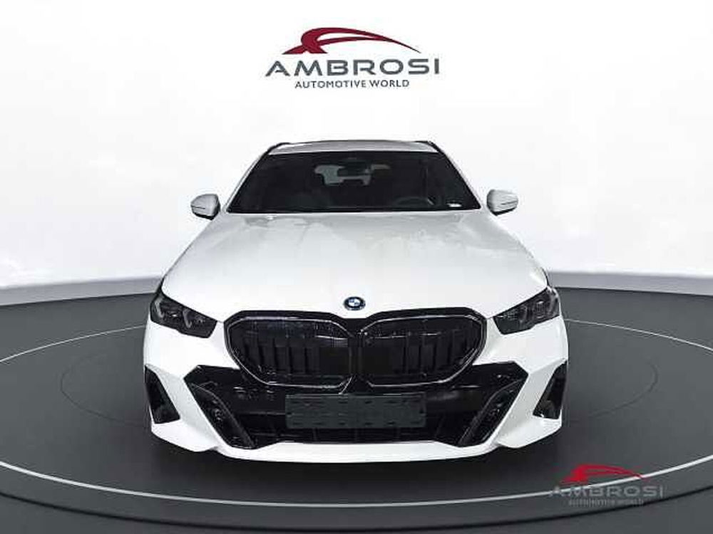 BMW Serie 5 Touring nuova a Viterbo (7)