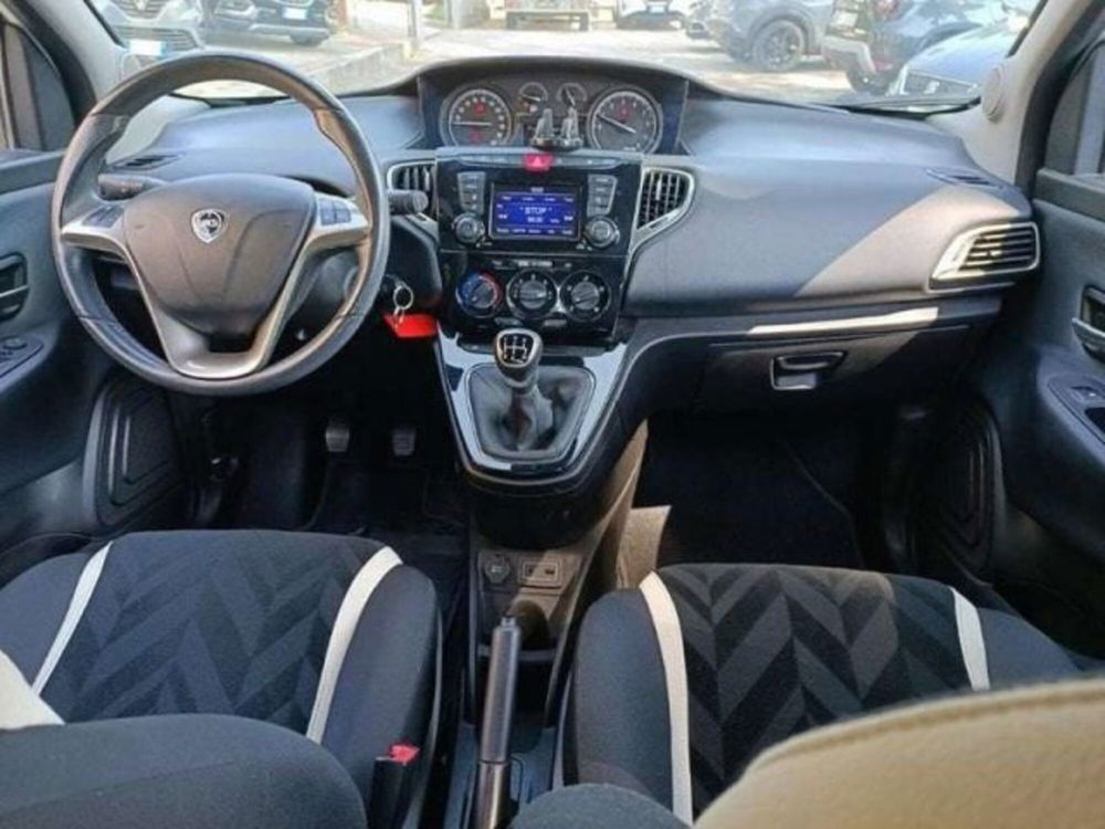 Lancia Ypsilon usata a Firenze (16)