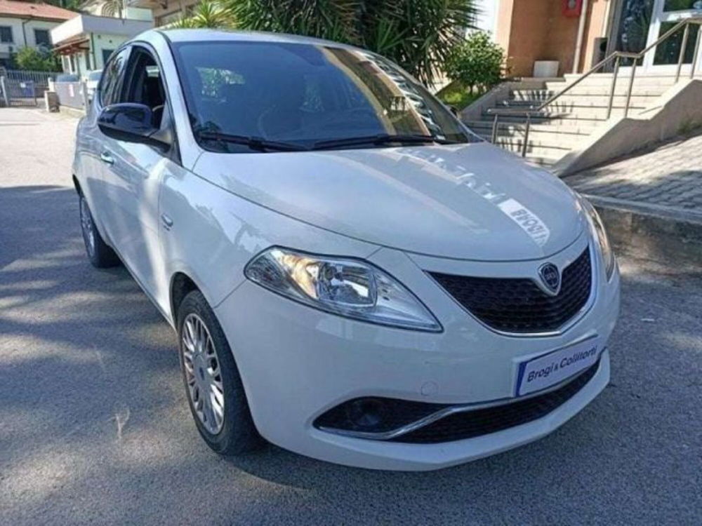 Lancia Ypsilon usata a Firenze