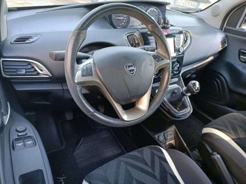 Lancia Ypsilon usata a Firenze (14)