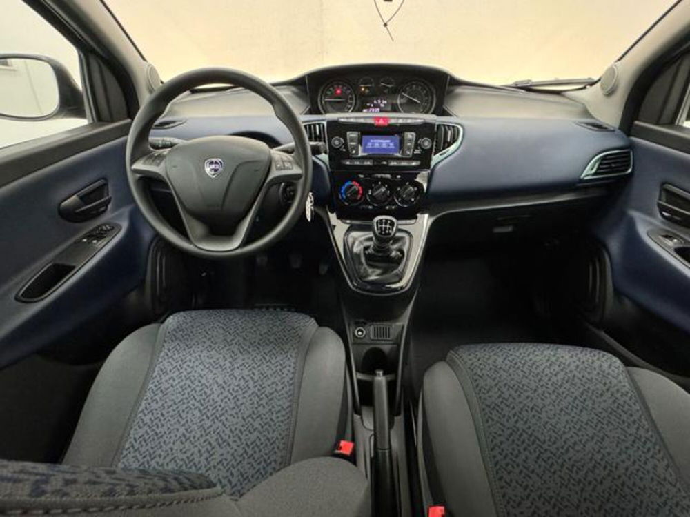 Lancia Ypsilon nuova a Como (4)