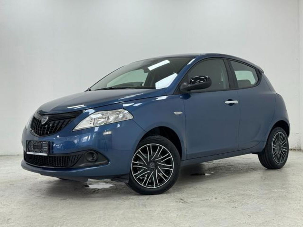 Lancia Ypsilon nuova a Como